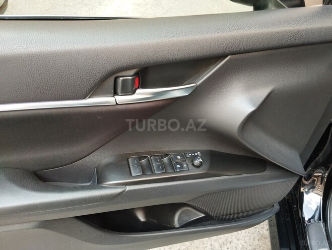 Toyota Camry-13