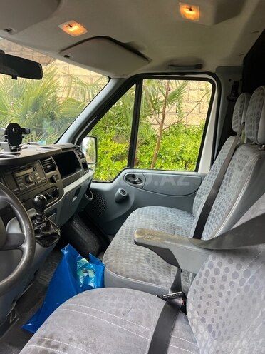 Ford Transit-11