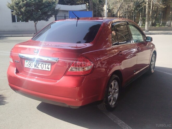 Nissan Tiida-5