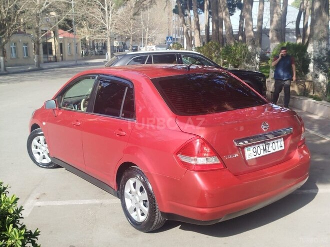 Nissan Tiida-12