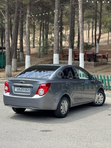 Chevrolet Aveo-5