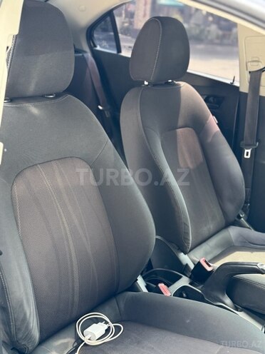 Chevrolet Aveo-13