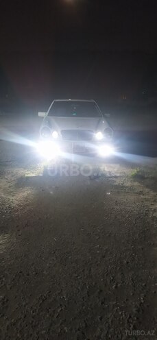 Mercedes E 240 1999, 288,000 km - 2.4 л - Quba