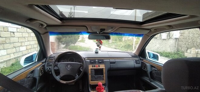 Mercedes E 240 1999, 288,000 km - 2.4 л - Quba