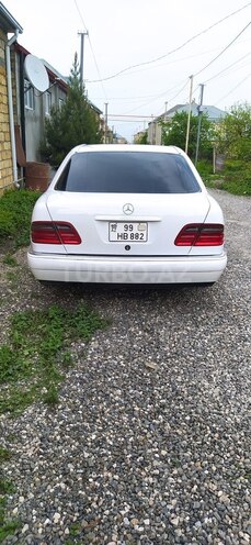 Mercedes E 240 1999, 288,000 km - 2.4 л - Quba