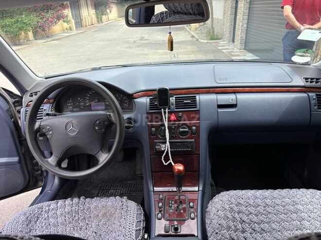 Mercedes E 240 1999, 265,803 km - 2.4 l - Bakı