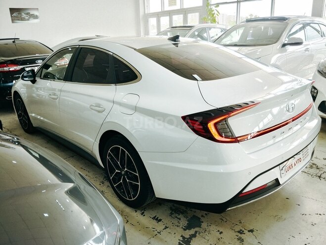 Hyundai Sonata-4