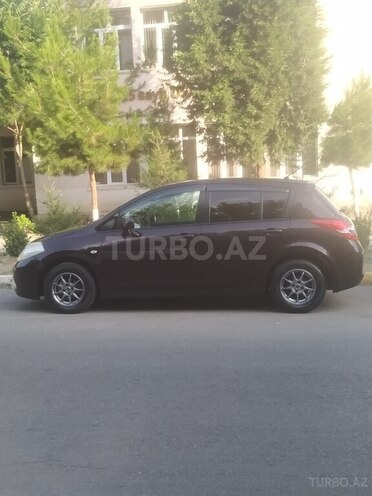 Nissan Tiida-4