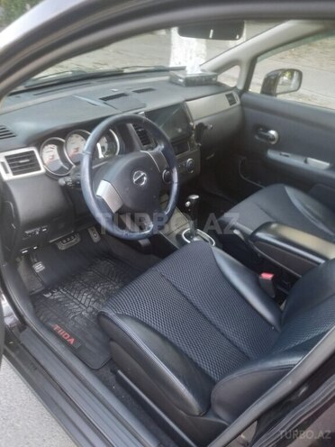 Nissan Tiida-11