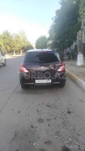 Nissan Tiida-12