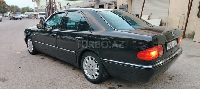 Mercedes E 240 1998, 319,800 km - 2.4 l - Bakı