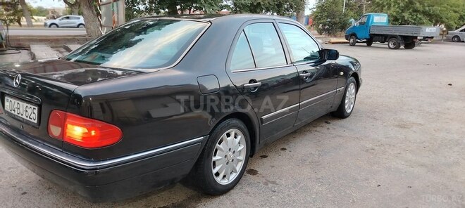 Mercedes E 240 1998, 319,800 km - 2.4 l - Bakı