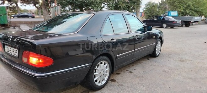 Mercedes E 240 1998, 319,800 km - 2.4 l - Bakı