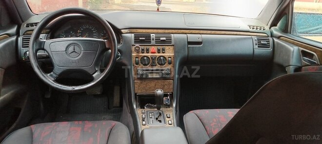 Mercedes E 240 1998, 319,800 km - 2.4 l - Bakı