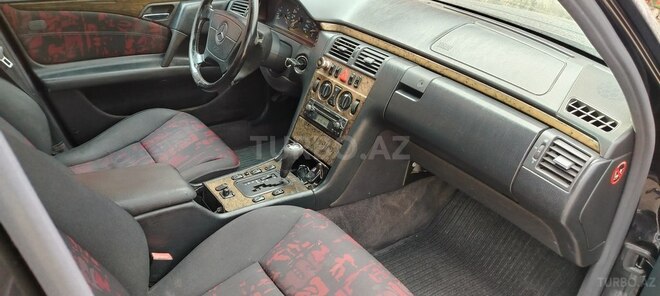 Mercedes E 240 1998, 319,800 km - 2.4 l - Bakı