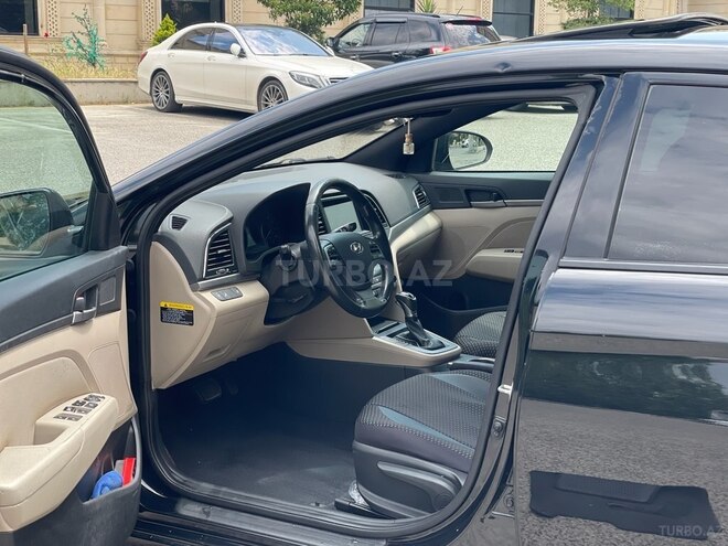 Hyundai Elantra-9