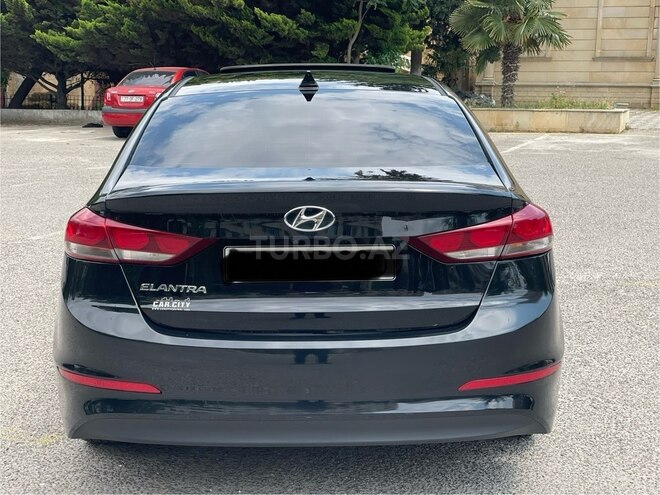 Hyundai Elantra-8