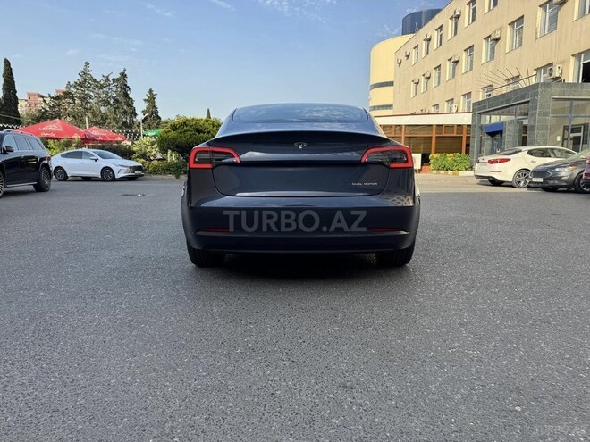 Tesla Model 3-2