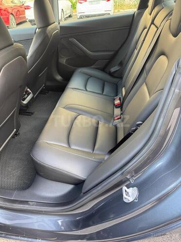 Tesla Model 3-9
