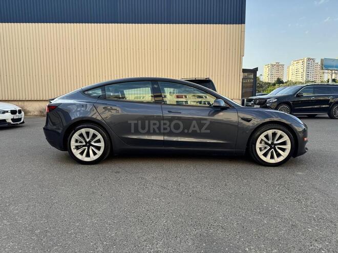 Tesla Model 3-4