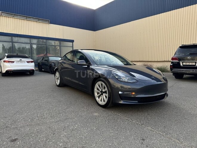 Tesla Model 3-6