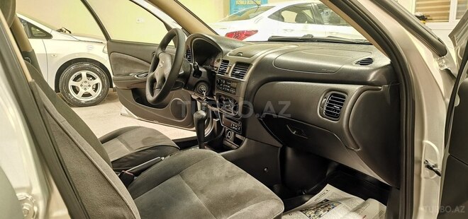 Nissan Sunny-12