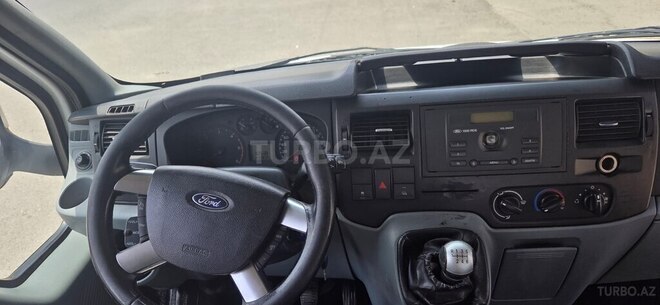 Ford Transit-8