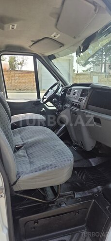 Ford Transit-6