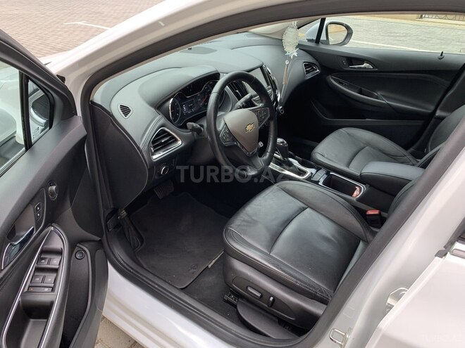 Chevrolet Cruze-12