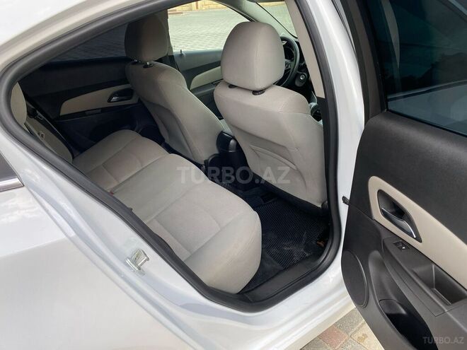 Chevrolet Cruze-13