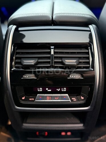 BMW X7-13