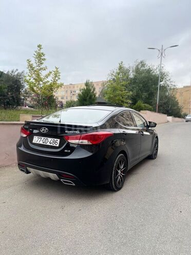 Hyundai Elantra-4