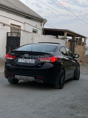 Hyundai Elantra-2