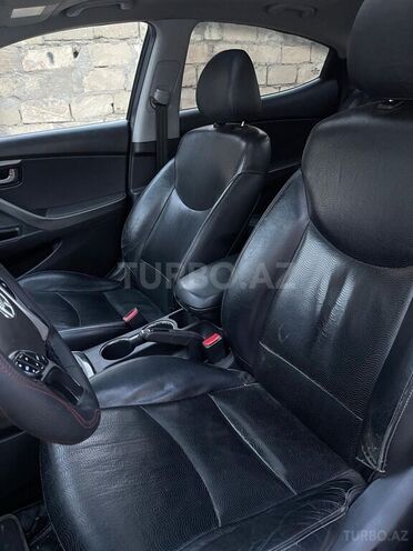 Hyundai Elantra-7