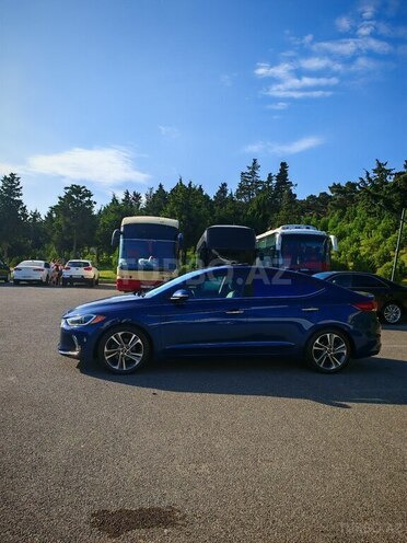 Hyundai Elantra-12