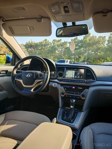 Hyundai Elantra-3