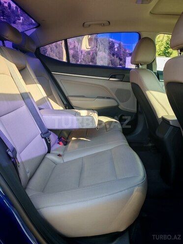 Hyundai Elantra-15
