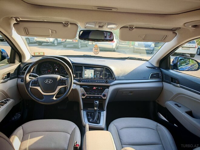 Hyundai Elantra-16