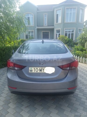Hyundai Elantra-2