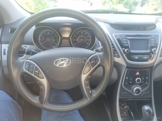 Hyundai Elantra-3