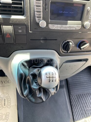Ford Transit-12