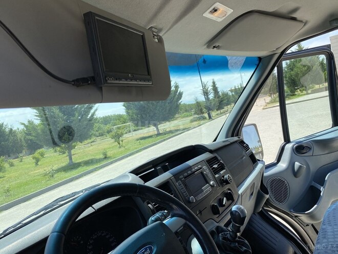 Ford Transit-14