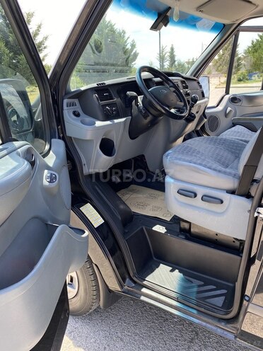 Ford Transit-11