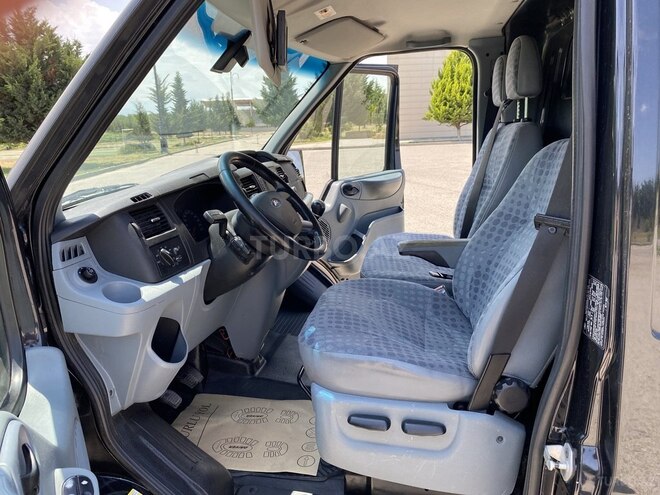 Ford Transit-15