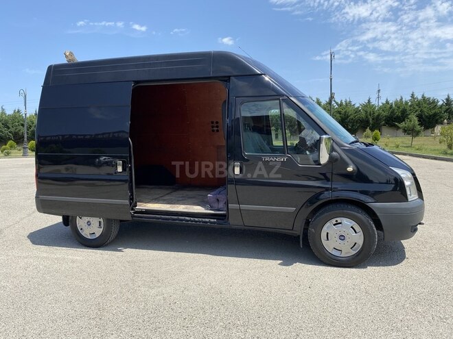 Ford Transit-6