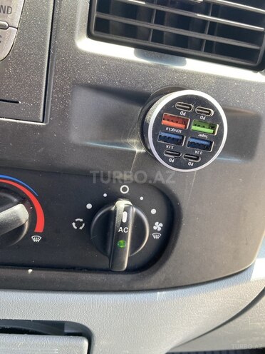 Ford Transit-13