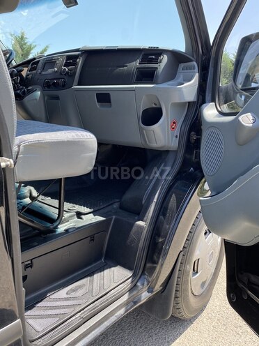 Ford Transit-16