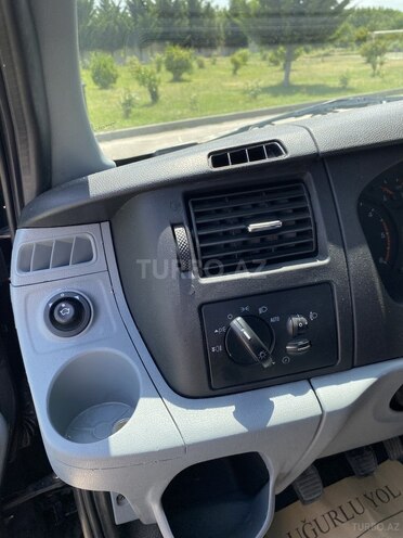 Ford Transit-9