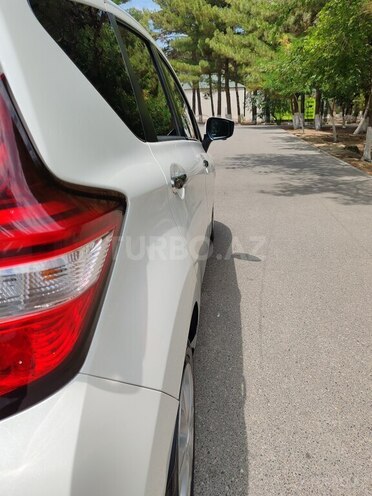 Nissan Note-4