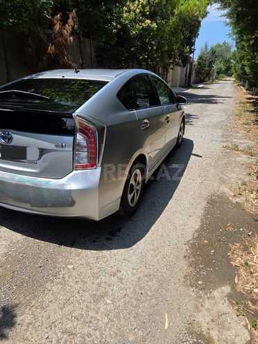 Toyota Prius-4